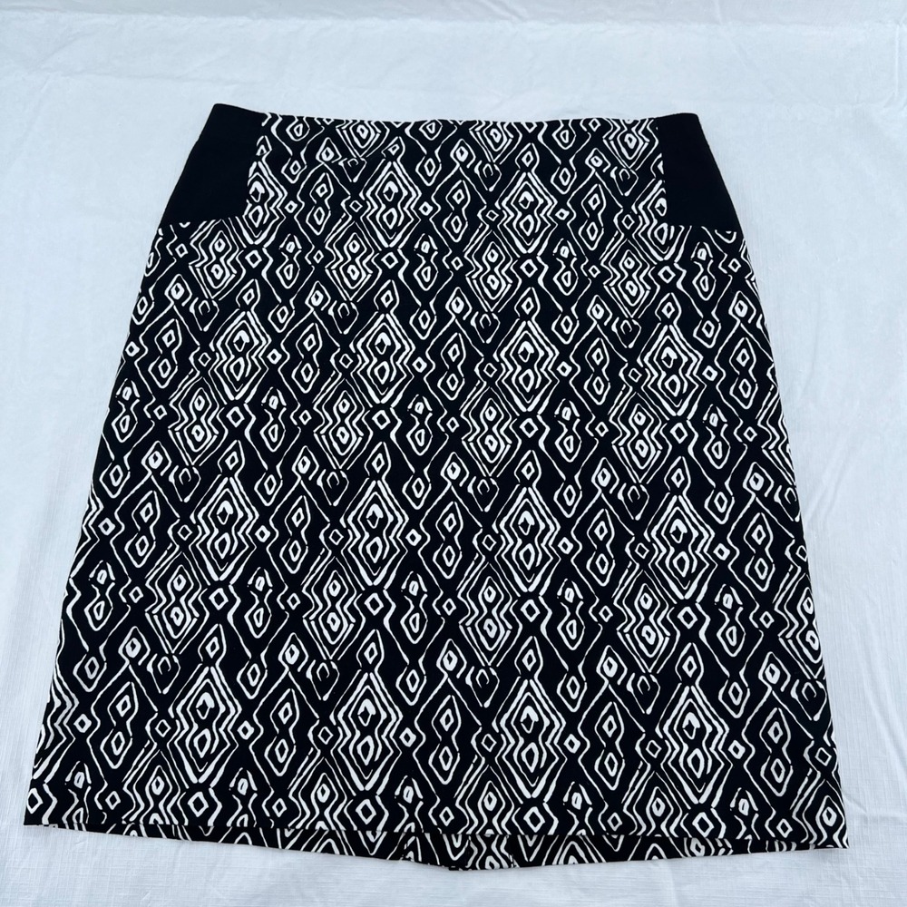 Chico's Black White Geometric Diamond Ikat Print Skirt Stretch Size 1 Medium